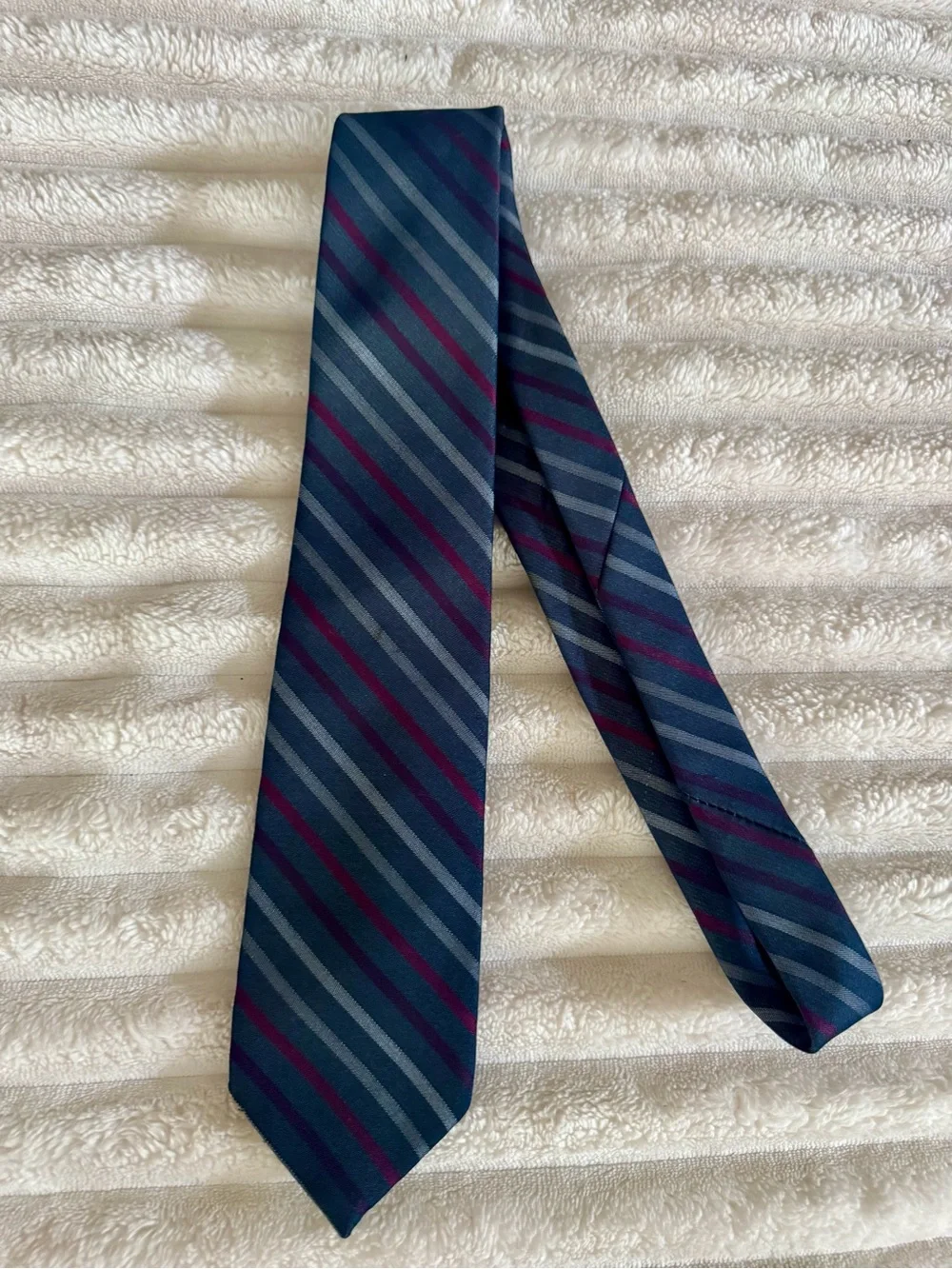 Oscar de la Renta Vintage Striped Men's Necktie - Navy, Maroon, Grey Polyester